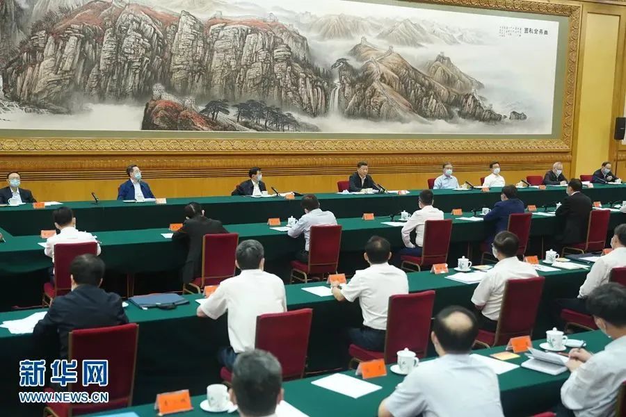 周育先参与企业家座谈会：要弘扬企业家心灵，敢于创新，阐扬好央企的龙头带作为用